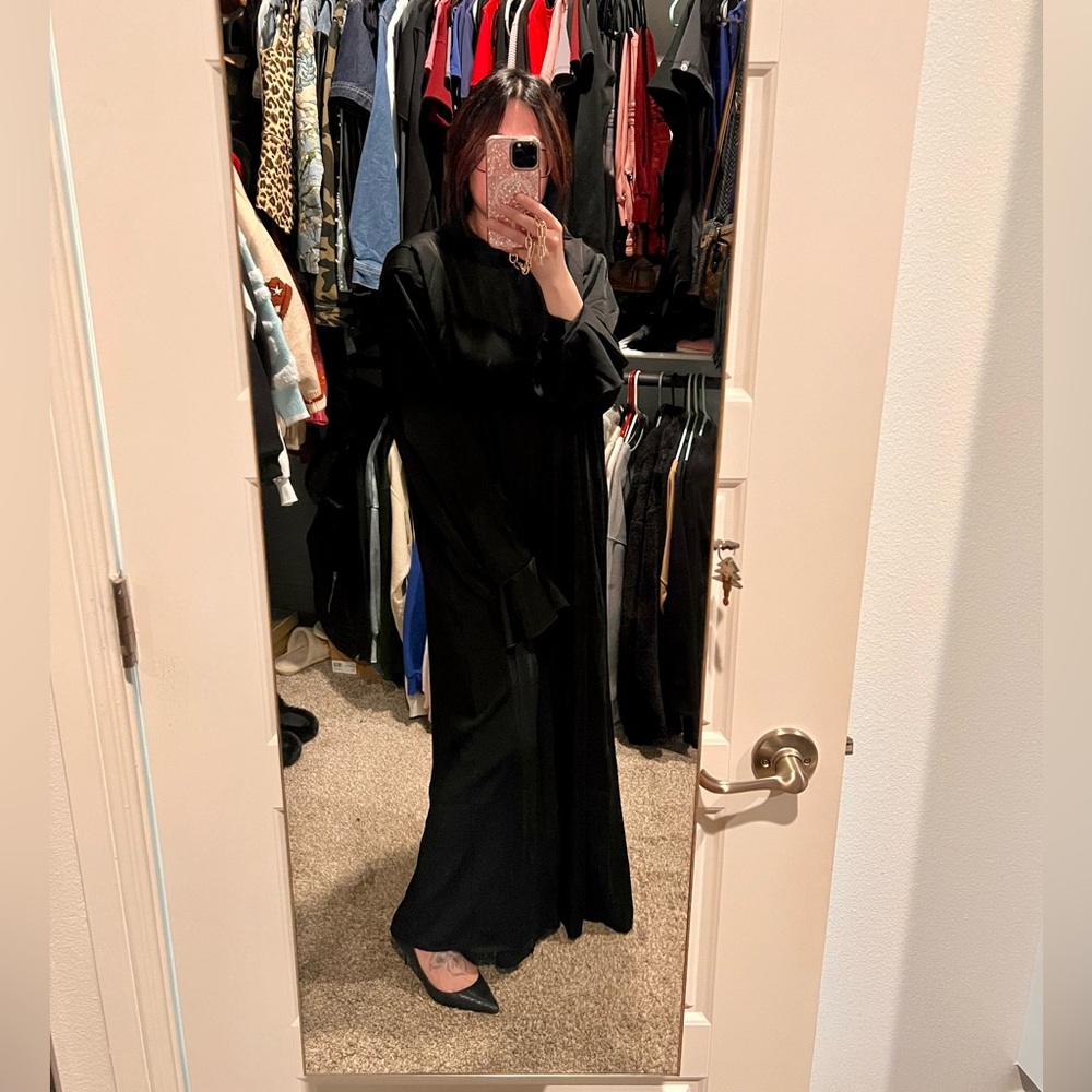 Elegant Loose Sleeve Black Long Dress with Neck that Ties